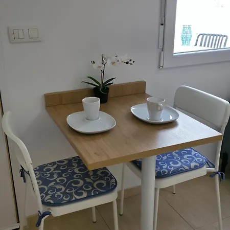 Apartment Modern With Sunny Terrace - Steps From The