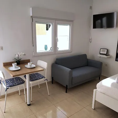 Apartment Modern With Sunny Terrace - Steps From The Puerto del Carmen (Lanzarote)