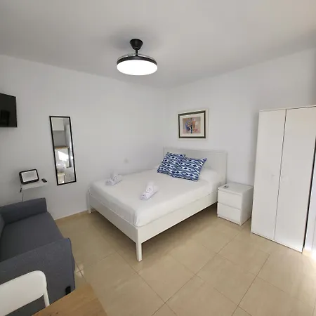 Apartment Modern With Sunny Terrace - Steps From The