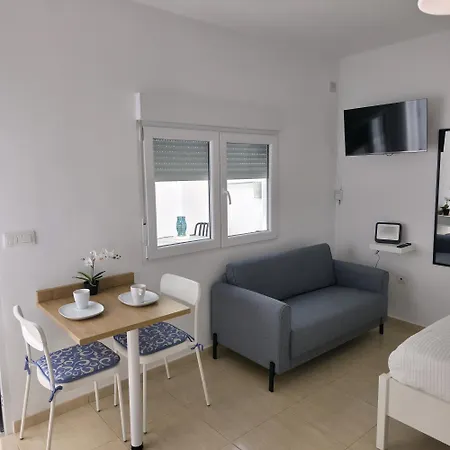 Modern With Sunny Terrace - Steps From The Apartment *